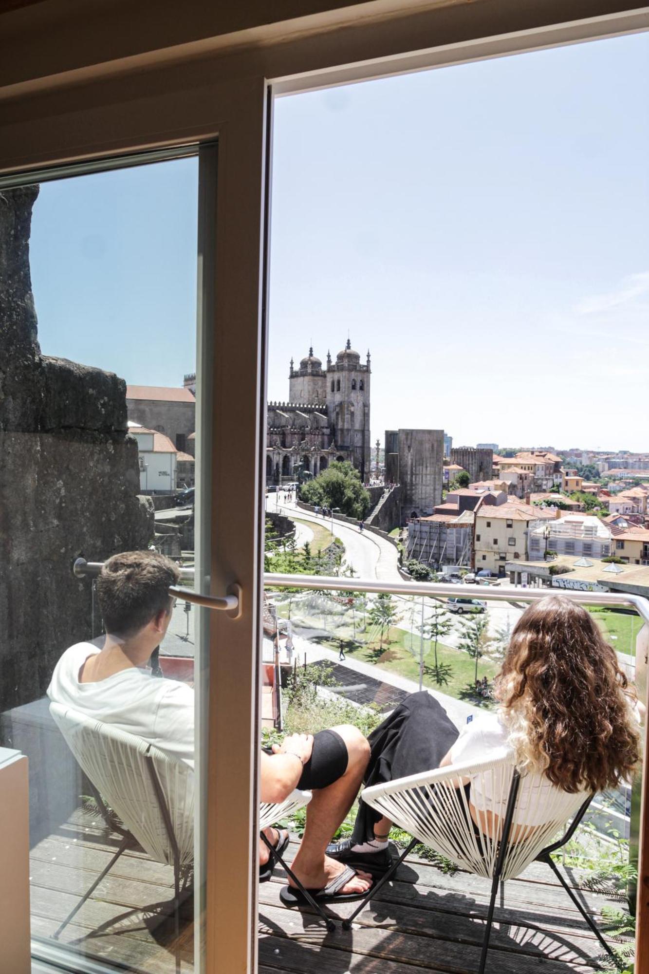 Onefam Ribeira Hostel Porto Exterior photo